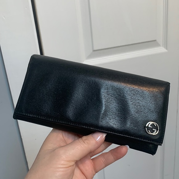 Gucci Handbags - Authentic Gucci wallet